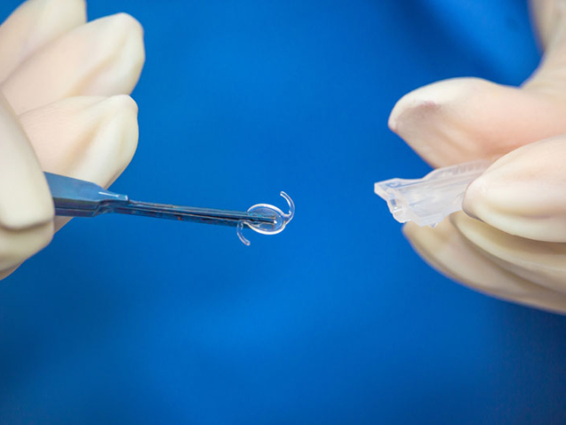 intraocular-lens-implant2